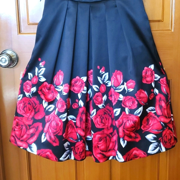 Beautiful White House Black Market Dress - Picture 5 of 8